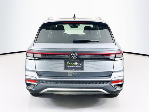 Used 2025 Volkswagen Taos SE image 7