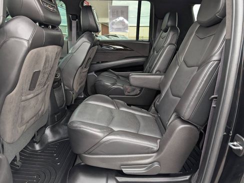 Used 2017 Cadillac Escalade ESV Platinum AWD/4WD image 12