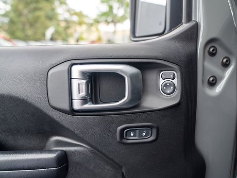 Used 2019 Jeep Wrangler Sport AWD/4WD image 17