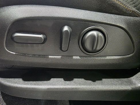 Used 2020 Chevrolet Equinox LT image 19