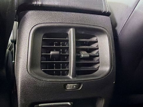 Used 2019 Jeep Cherokee Limited image 27