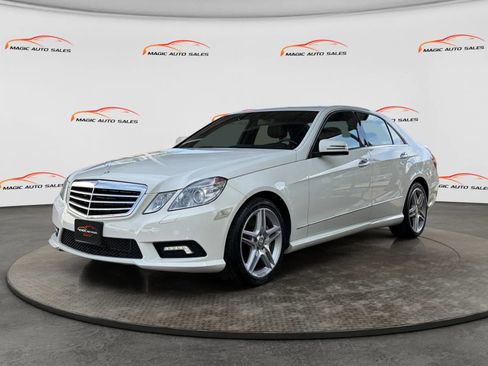 Used 2011 Mercedes-Benz E 550 4MATIC Sedan image 1
