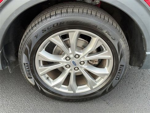 Used 2021 Ford Explorer XLT w/ Equipment Group 202A image 9