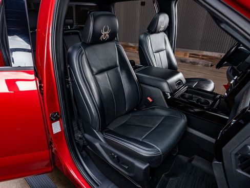 Used 2022 Ford F250 Lariat w/ Black Appearance Package image 30