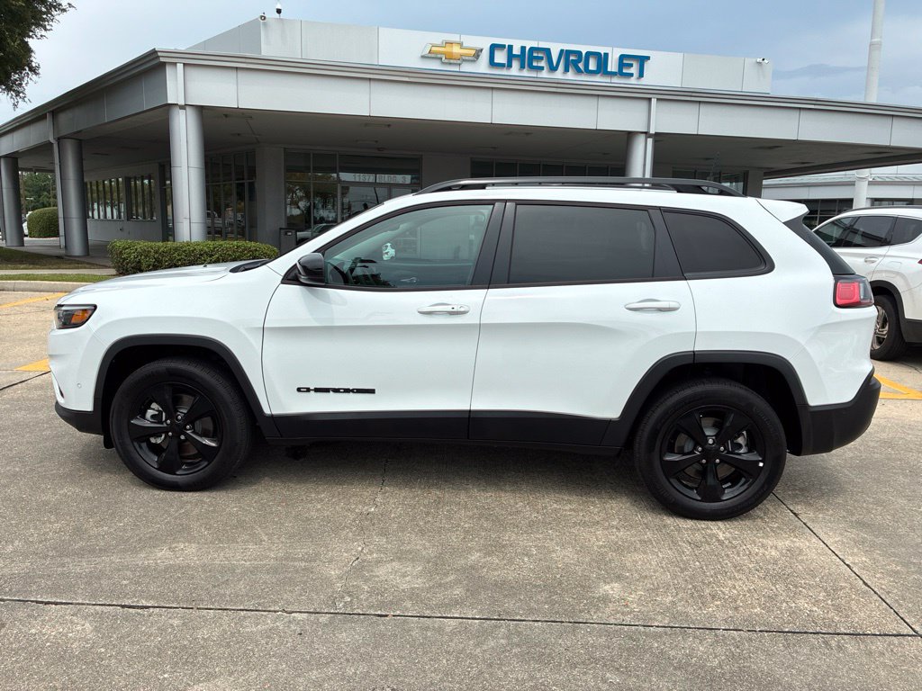 Used 2023 Jeep Cherokee Altitude Lux w/ Mopar Interior Package AWD/4WD image 10