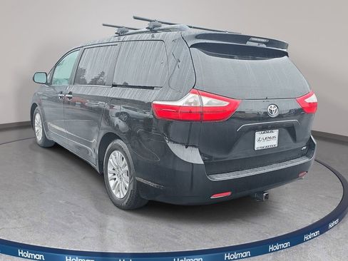 Used 2016 Toyota Sienna XLE image 7