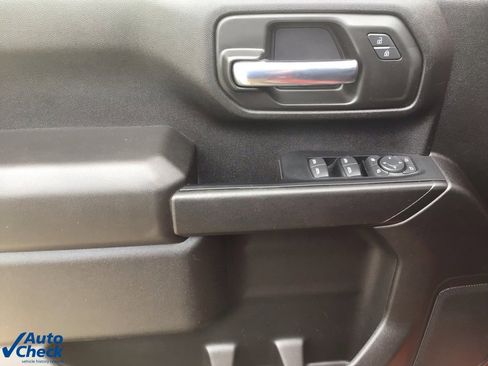 Used 2024 Chevrolet Silverado 2500 Custom w/ Custom Value Package image 11