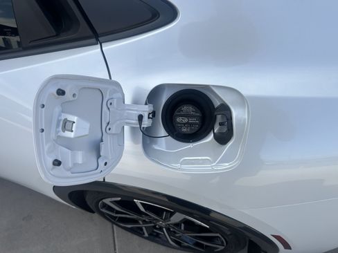 Used 2024 Toyota Prius Prime Premium FWD image 29