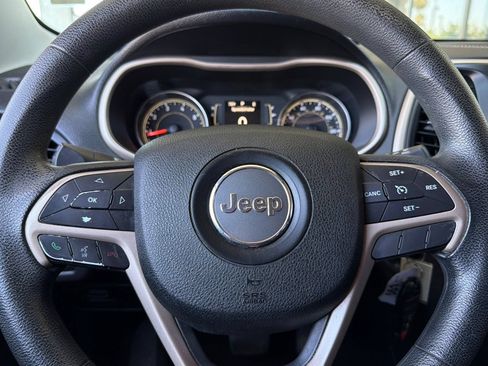 Used 2015 Jeep Cherokee Sport FWD image 23