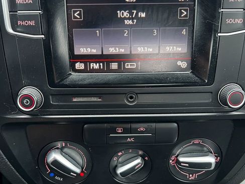 Used 2017 Volkswagen Jetta S image 17