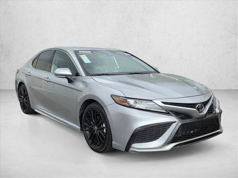 Used 2023 Toyota Camry XSE FWD image 3