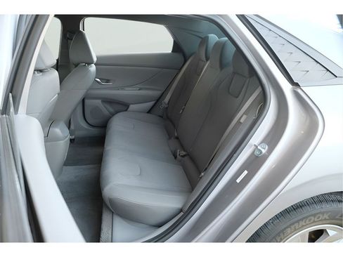 Used 2025 Hyundai Elantra SE FWD image 8