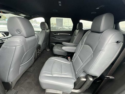 Used 2024 Buick Enclave Premium image 23
