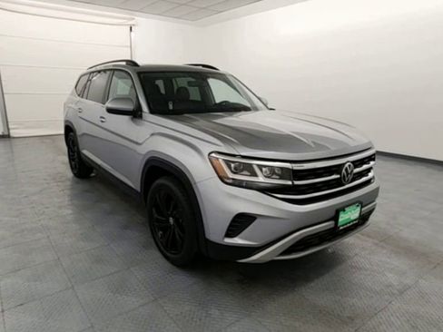 Used 2023 Volkswagen Atlas SE image 2
