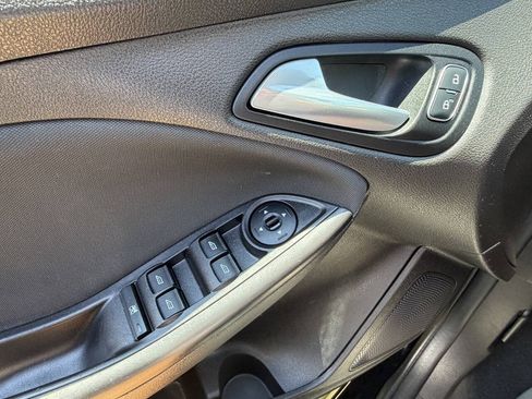 Used 2016 Ford Focus SE FWD image 13