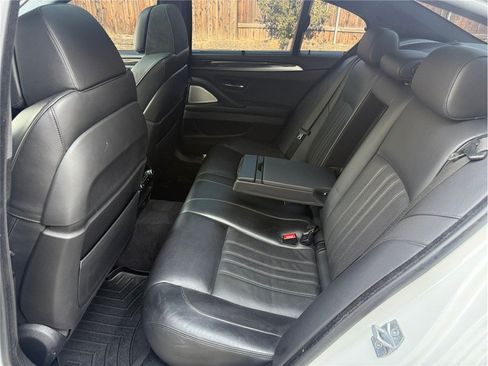 Used 2015 BMW M5 RWD image 32