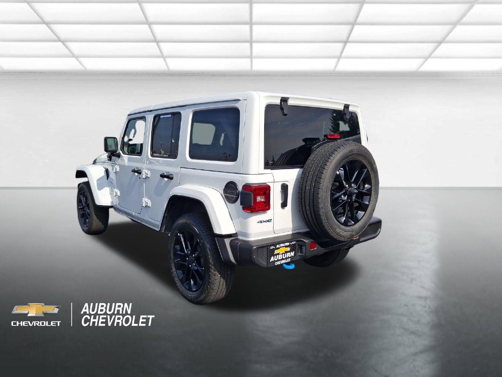 Used 2024 Jeep Wrangler Unlimited Sahara AWD/4WD image 8