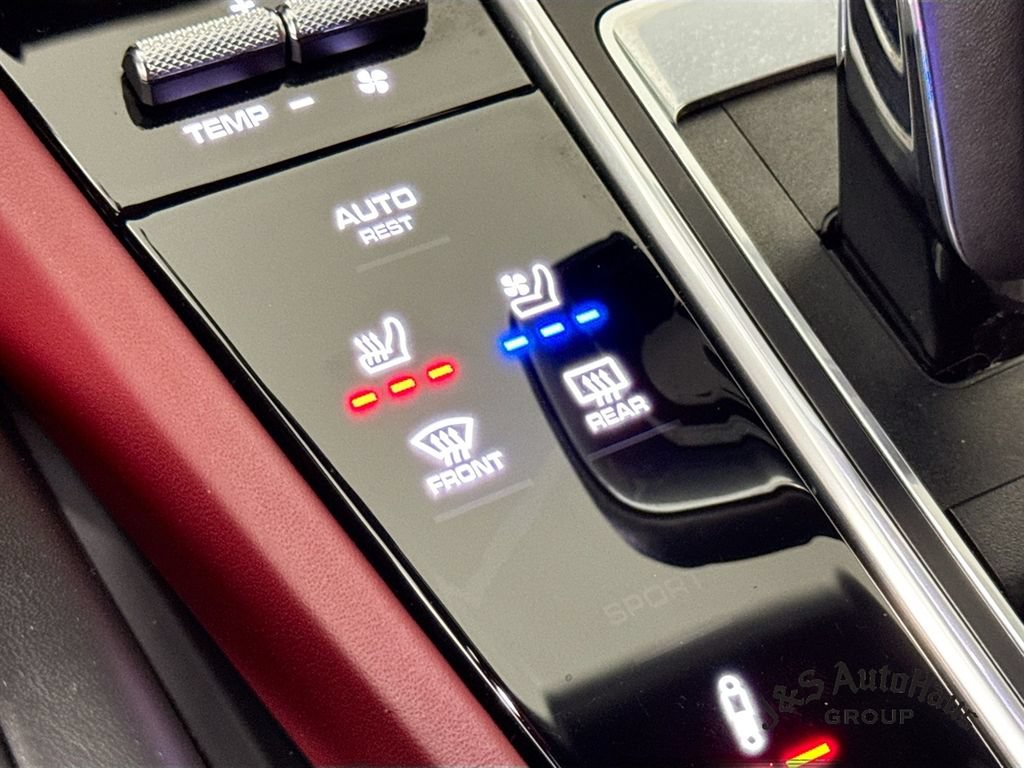 Used 2022 Porsche Cayenne GTS AWD/4WD image 27