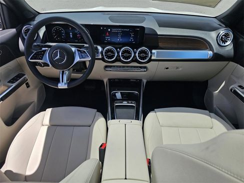 Used 2025 Mercedes-Benz GLB 250 image 26