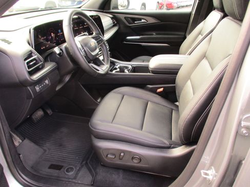 Certified 2025 Chevrolet Traverse LT w/ LPO, Floor Liner Package image 11