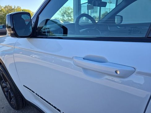 New 2025 Jeep Grand Cherokee Altitude image 26