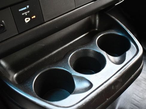 Used 2017 GMC Savana 4500 image 28