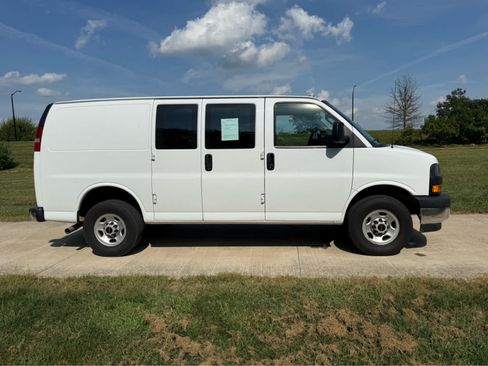 Used 2024 GMC Savana 2500 w/ Driver Convenience Package RWD image 6