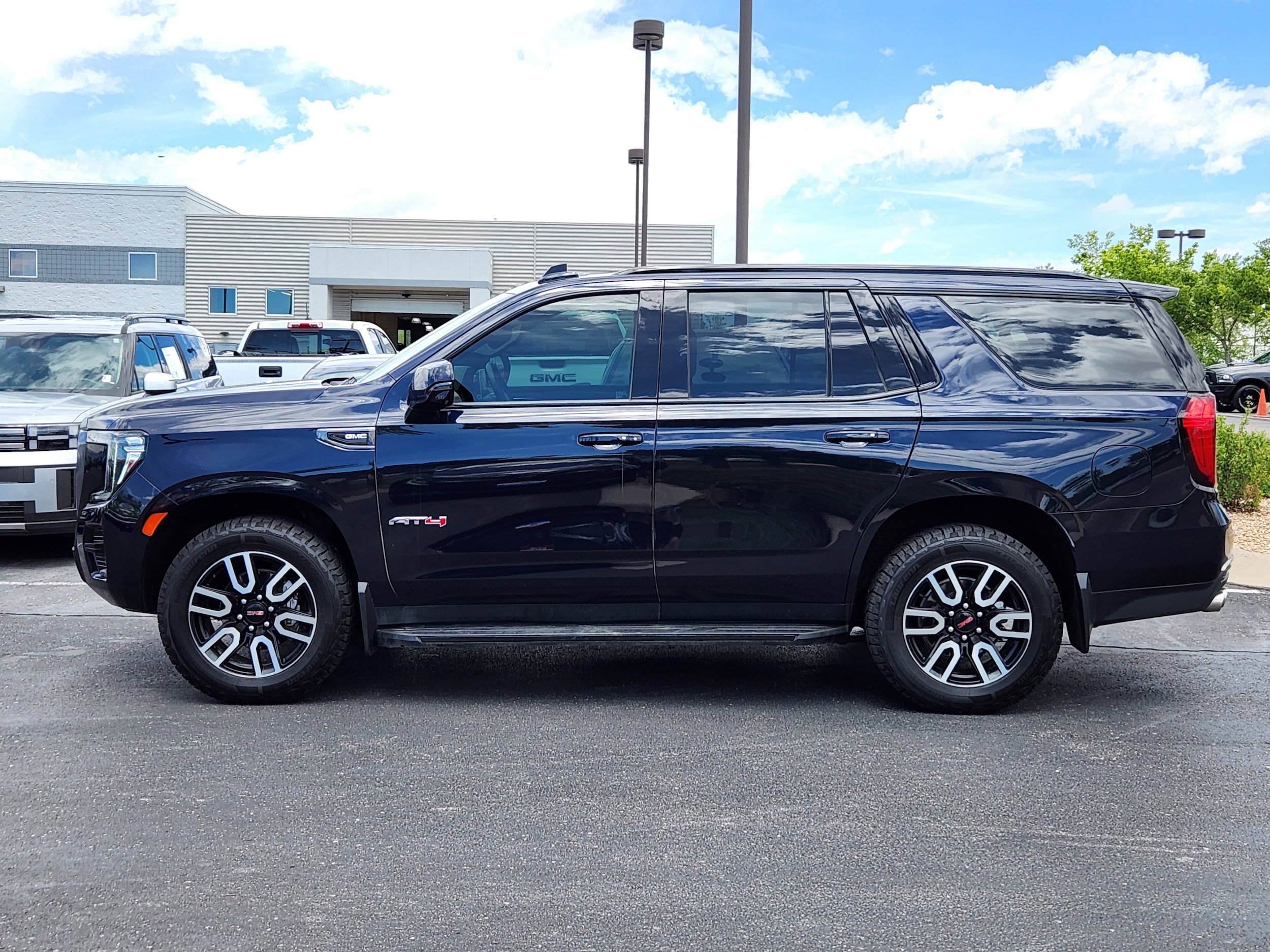 Used 2024 GMC Yukon AT4 w/ Technology Package AWD/4WD image 2