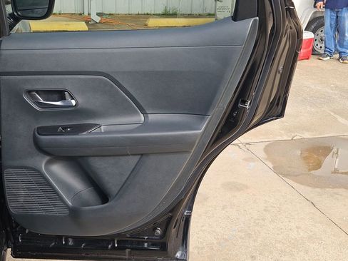Used 2025 Nissan Kicks SV AWD/4WD image 20