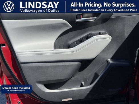 Used 2022 Toyota Highlander XLE FWD image 9