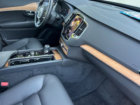 New 2025 Volvo XC90 B6 Plus w/ Protection Package Premier image 18