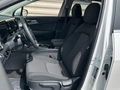 New 2025 Kia Sportage LX image 11