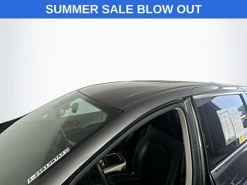 Used 2023 Chrysler Pacifica Touring-L FWD image 23