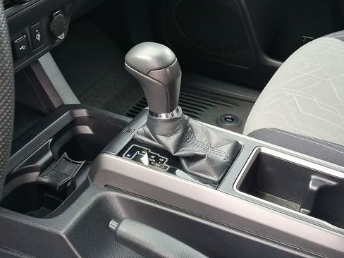 Used 2022 Toyota Tacoma TRD Sport w/ Technology Package AWD/4WD image 18
