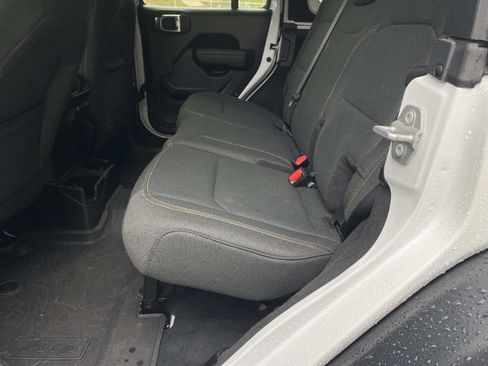 Used 2024 Jeep Wrangler Unlimited Sport AWD/4WD image 17