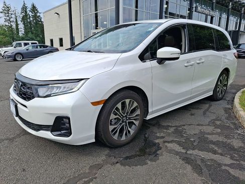 Used 2025 Honda Odyssey Elite image 3