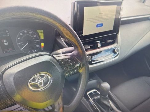 Used 2025 Toyota Corolla LE image 6