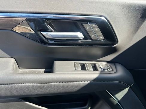 Certified 2025 Chevrolet Tahoe Premier AWD/4WD image 3