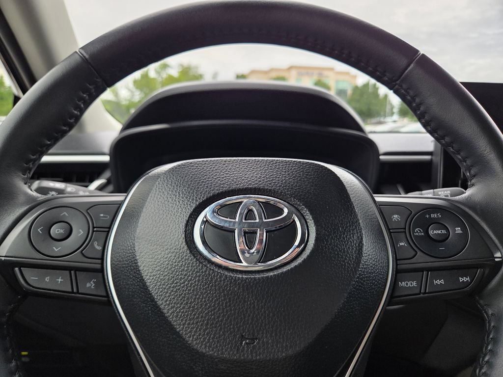 Used 2025 Toyota Corolla Cross LE FWD image 32
