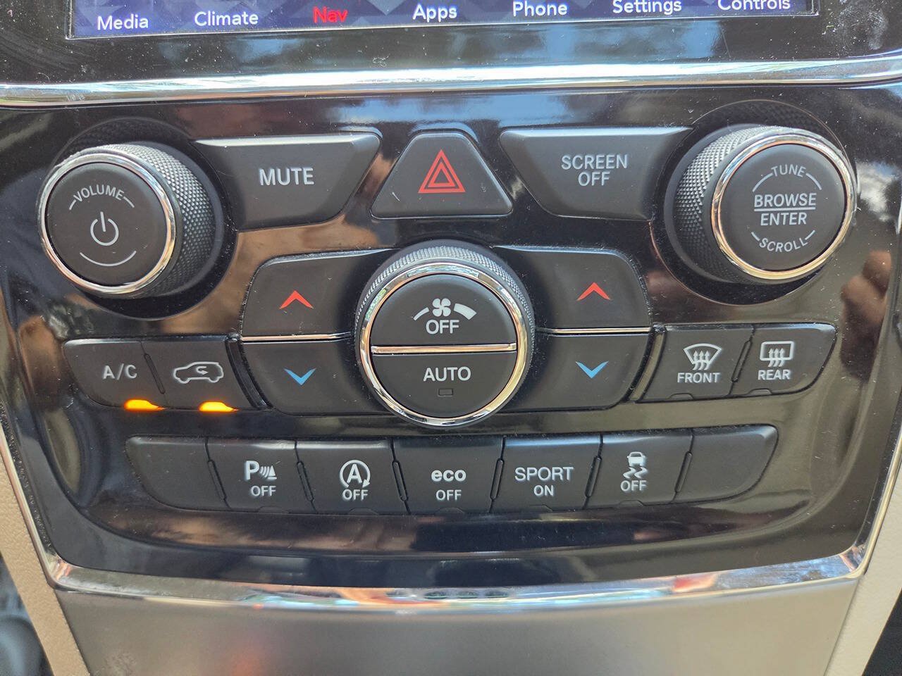 Used 2020 Jeep Grand Cherokee Limited w/ Luxury Group II RWD image 25