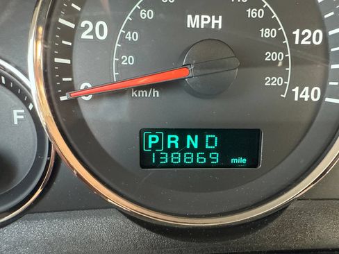 Used 2006 Jeep Grand Cherokee Limited RWD image 4