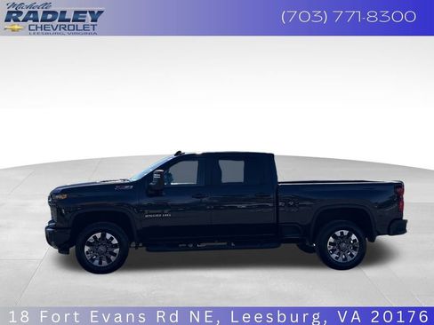 Used 2024 Chevrolet Silverado 2500 Custom w/ Custom Value Package image 2