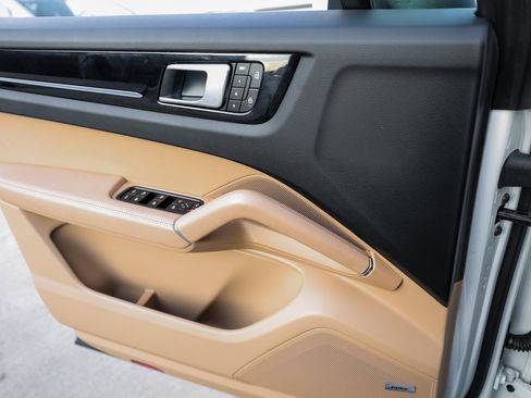 Certified 2023 Porsche Cayenne image 24