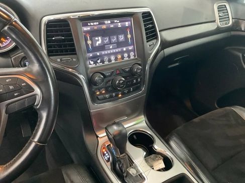 Used 2018 Jeep Grand Cherokee Laredo RWD image 11
