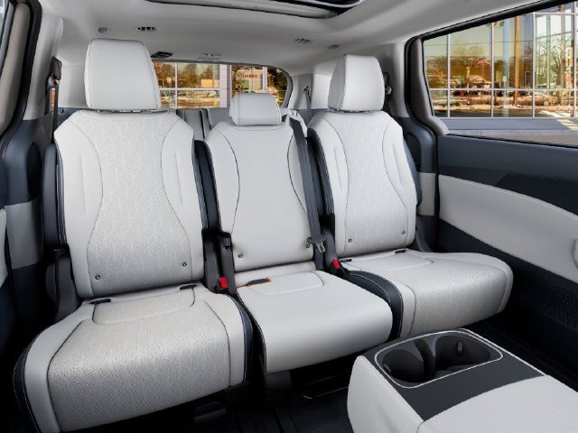 New 2027 Kia Carnival SX FWD image 16
