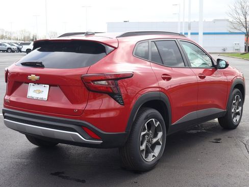 New 2026 Chevrolet Trax LT w/ Sunroof Package image 8