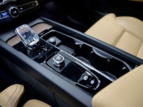 Used 2023 Volvo XC60 T8 Ultimate w/ Protection Package Premier image 26