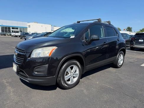 Used 2016 Chevrolet Trax LT w/ LT Sun and Sound Package AWD/4WD image 3