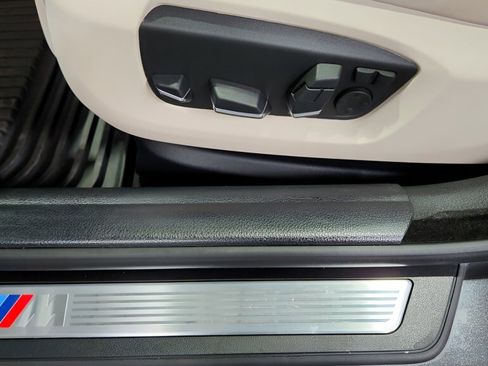 Used 2014 BMW 550i xDrive Sedan image 25