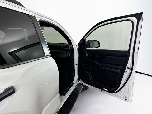 Used 2025 Toyota 4Runner TRD Off-Road image 30